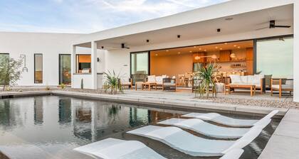 Jupiter House by Fieldtrip - Modern w Infinity Pool, Pickleball