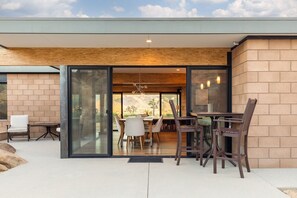 Outdoor dining - On the Rocks by Fieldtrip | 2 Min to Park Entrance (Joshua Tree)