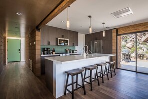 Fridge, microwave, oven, stovetop - On the Rocks by Fieldtrip | 2 Min to Park Entrance (Joshua Tree)