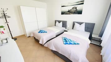 3 bedrooms, iron/ironing board, WiFi, bed sheets