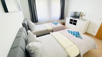 3 habitaciones, tabla de planchar con plancha, wifi y ropa de cama