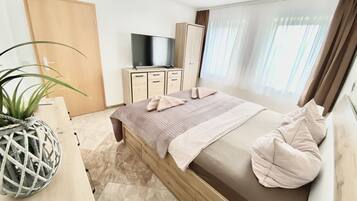 3 bedrooms, iron/ironing board, WiFi, bed sheets