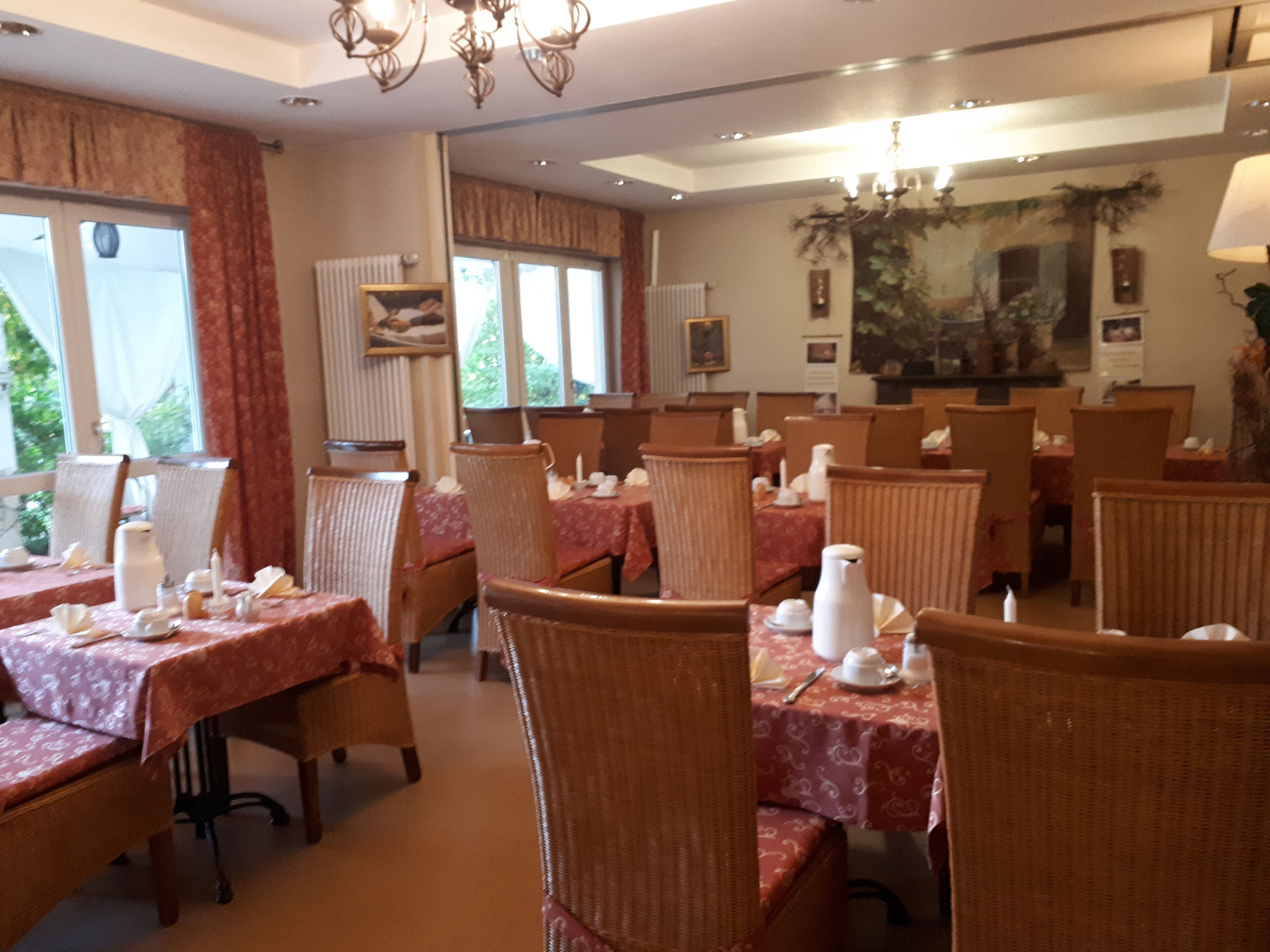 Café da manhã continental todos os dias mediante uma taxa