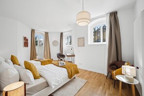 2 bedrooms, desk, iron/ironing board, travel cot