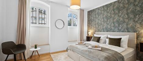 2 bedrooms, desk, iron/ironing board, travel crib