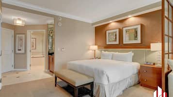 Desk, iron/ironing board, WiFi, bed sheets