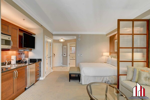 Desk, iron/ironing board, WiFi, bed sheets