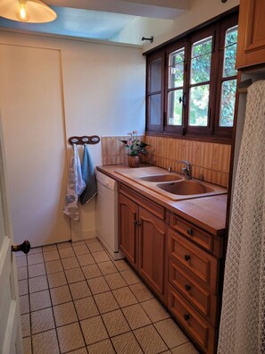 Fridge, microwave, high chair, mixer - Chambres d'Hôtes Chez Claire (Beuvron-en-Auge)