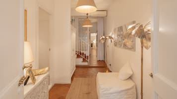 Luxury-Apartment | Eigene Küche | Espressomaschine, Wasserkocher mit Kaffee-/Teezubehör, Esstisch