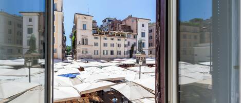 إطلالة على المدينة من المنشأة