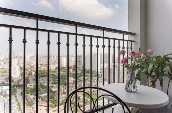 Terrace/patio - Vinhome GreenBay Apartment Hanoi (Hanoi)