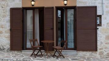 House, Smoking | 2 bedrooms, desk, soundproofing