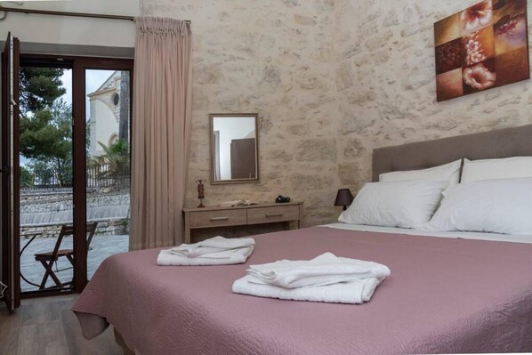 2 bedrooms, desk, soundproofing - Victoria s House Roustika (Rethymno)