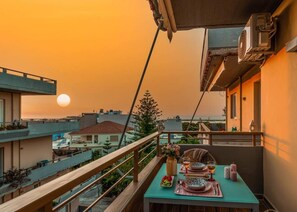 Apartment, Smoking | 1 bedroom, desk