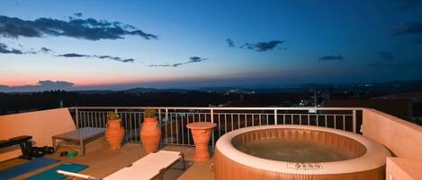 House, Smoking | 2 bedrooms, desk