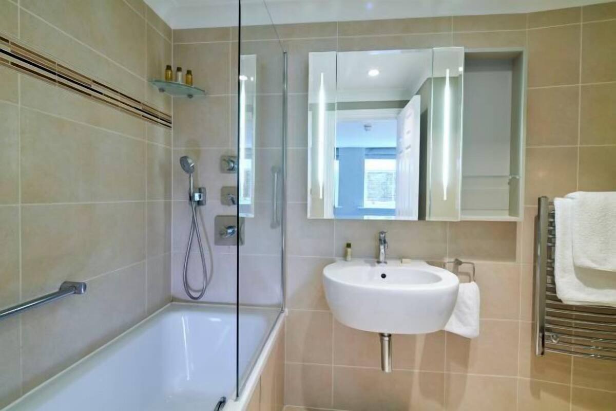 Bagno | Set di cortesia gratuito, asciugacapelli, accappatoio, pantofole