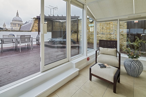Saint Paul's 2 Bedroom Penthouse | View from room - Cheval Calico House (London)
