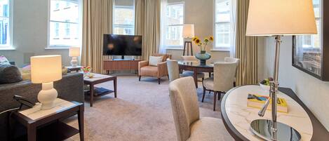 Deluxe Apartment, 1 Bedroom | 2 bilik tidur, seterika/papan seterika, cadar katil