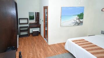 Comfort Double Room | Minibar, in-room safe, laptop workspace, iron/ironing board