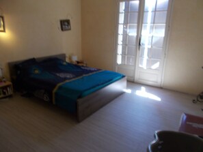 3 bedrooms, WiFi, bed sheets