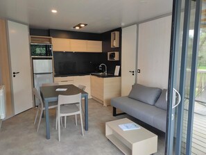 Lodge 3 Pièces 4 Personnes 1  bébé Piloti Confort - 2 salles d' eau | Wohnbereich