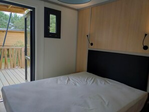 Lodge 3 Pièces 4 Personnes 1  bébé Piloti Confort - 2 salles d' eau | 2 bedrooms, bed sheets