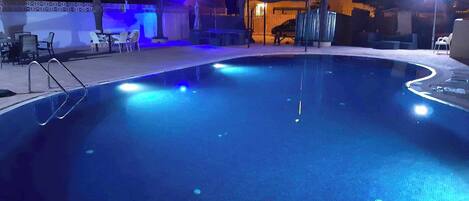 حمّام سباحة خارجي