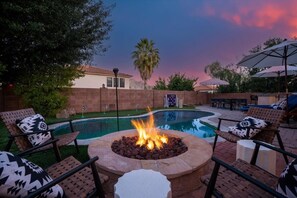 Terrace/patio - Family Fun! Sleeps 12 | Pool | Fire Pit | PuttPutt (Oro Valley)