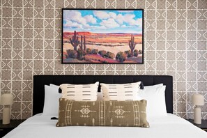 5 bedrooms, desk, iron/ironing board, travel cot - Family Fun! Sleeps 12 | Pool | Fire Pit | PuttPutt (Oro Valley)
