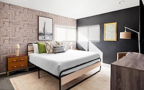 5 室のベッドルーム、デスク、アイロン / アイロン台、旅行用ベビーベッド