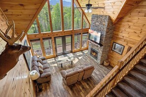 スマートテレビ、暖炉、DVD プレーヤー