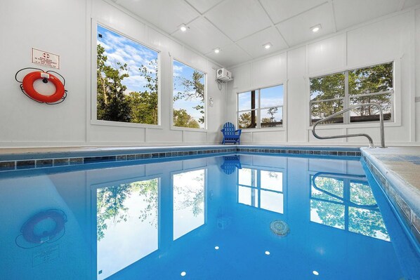 Indoor pool, a heated pool - Brand New, indoor pool, outdoor picnic/firepit, Views, Pool table hot tub. (Sevierville)