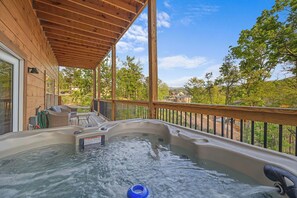 Outdoor spa tub - Brand New, indoor pool, outdoor picnic/firepit, Views, Pool table hot tub. (Sevierville)