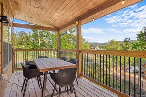 Outdoor dining - Brand New, indoor pool, outdoor picnic/firepit, Views, Pool table hot tub. (Sevierville)