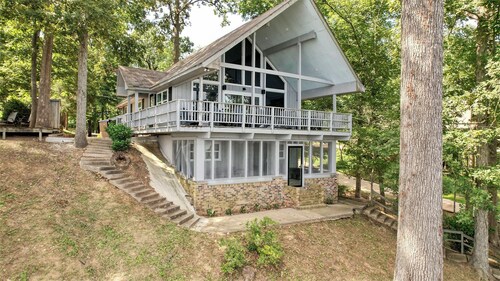 The Better Knott Lodge - Lakefront Toledo Bend!