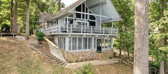 The Better Knott Lodge - Lakefront Toledo Bend!