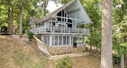 The Better Knott Lodge - Lakefront Toledo Bend!