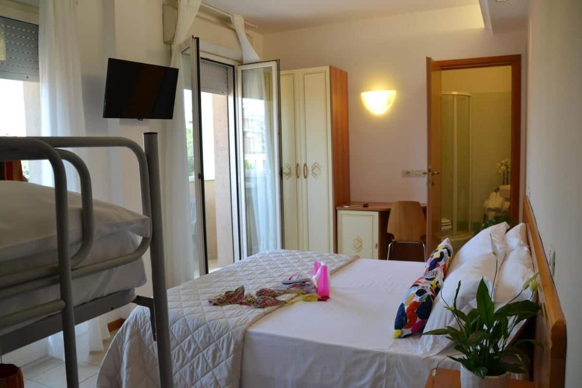 1 chambre, coffres-forts dans les chambres, bureau