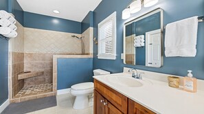 Baignoire à jets, sèche-cheveux, serviettes fournies, savon