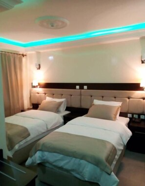 Standard-Zweibettzimmer, 2 Einzelbetten, Balkon, Stadtblick