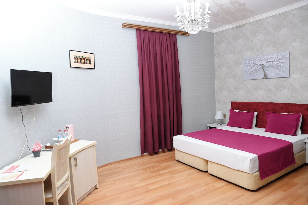 Quarto triplo conforto | 1 quarto, Wi-Fi de cortesia