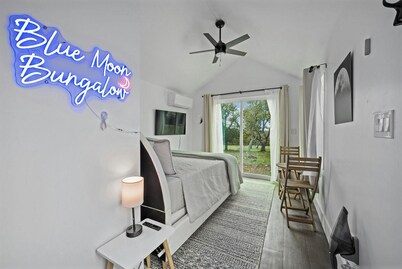 Blue Moon-pet friendly tiny home!