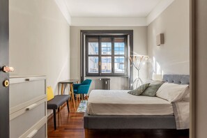 3 Schlafzimmer, Schreibtisch, Bügeleisen/Bügelbrett, Reisekinderbett