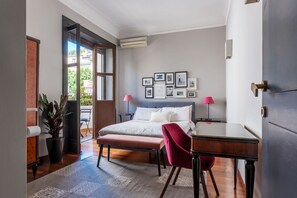 3 chambres, bureau, fer et planche à repasser, lit parapluie
