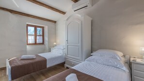 2 habitaciones, tabla de planchar con plancha y wifi gratis 