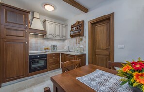 Kühlschrank, Mikrowelle, Ofen, Geschirrspüler