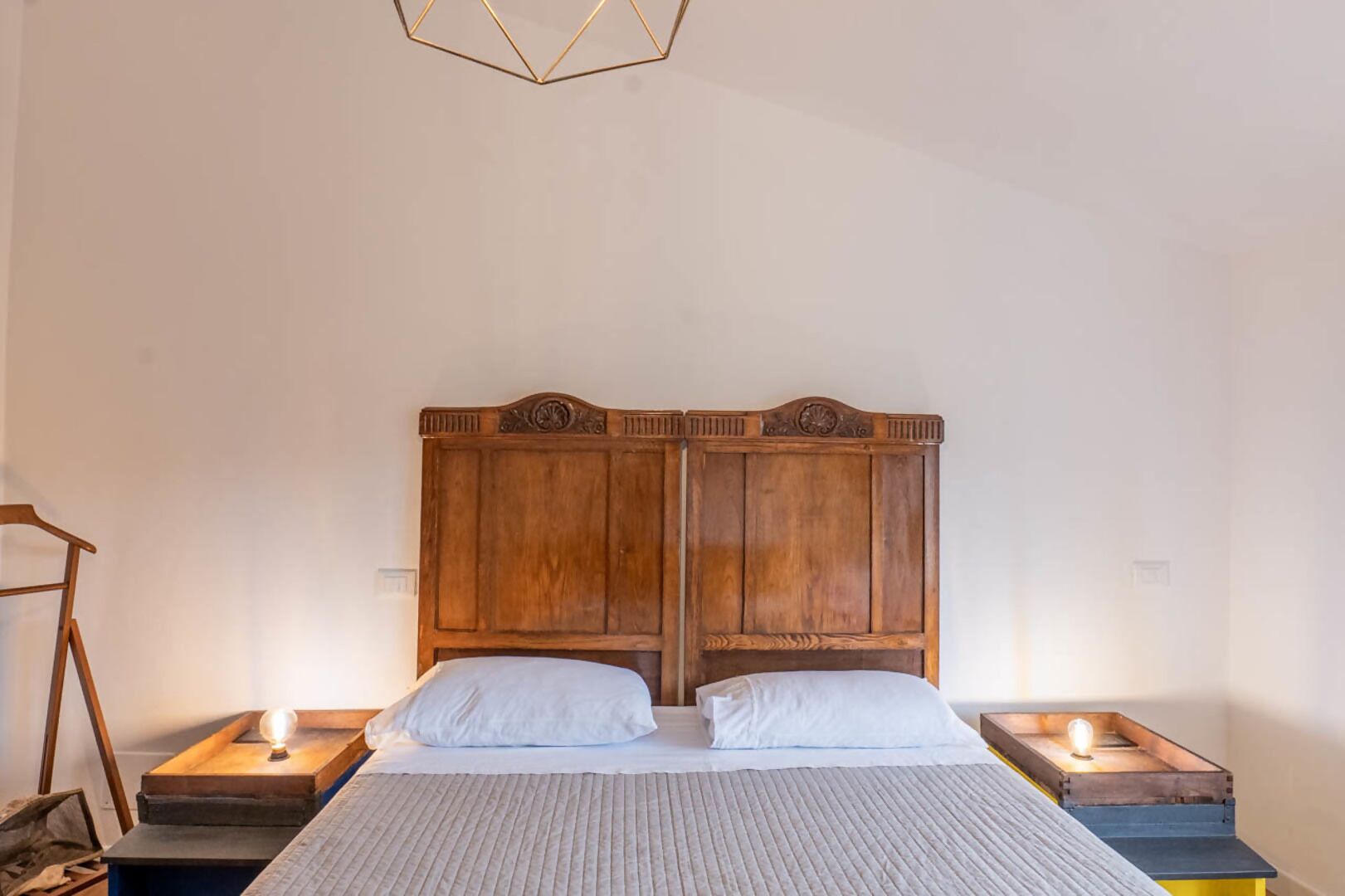 2 chambres, bureau, fer et planche à repasser, lit parapluie