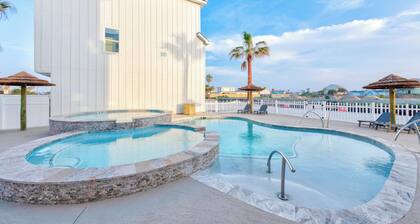 Indulge in Coastal Comfort at Mango Cay: Your Ideal Vacation Haven in Port A!