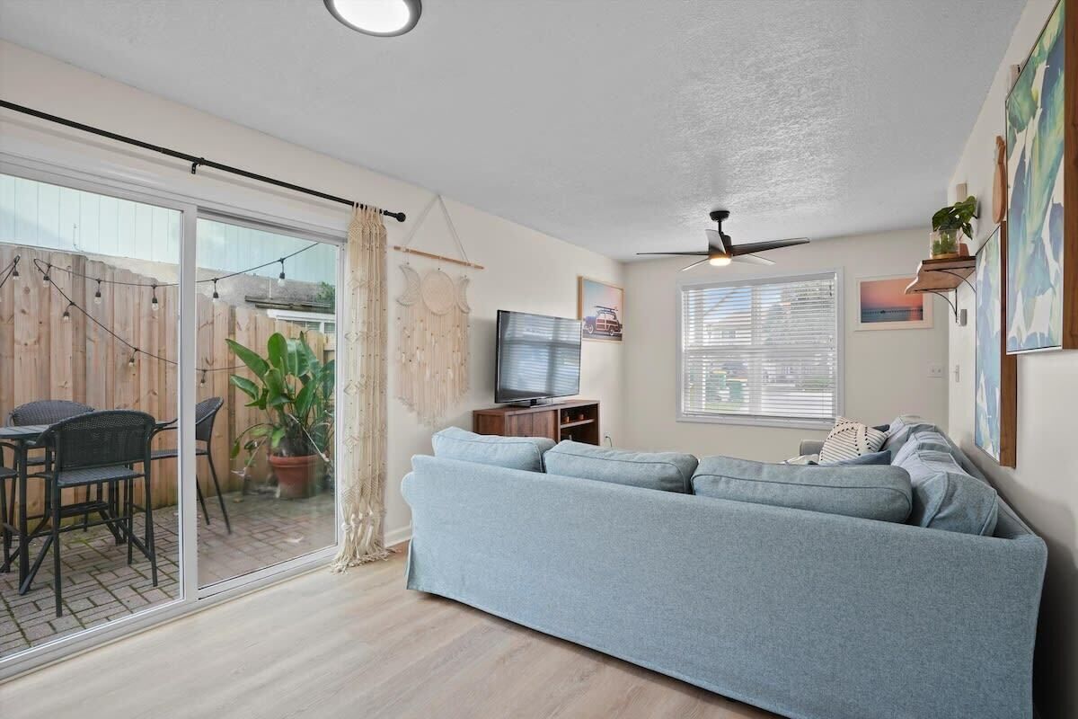 Een televisie en een kantoor