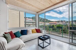 TV, DVD player, table football - Penthouse in the center with sea view (Chiavari)